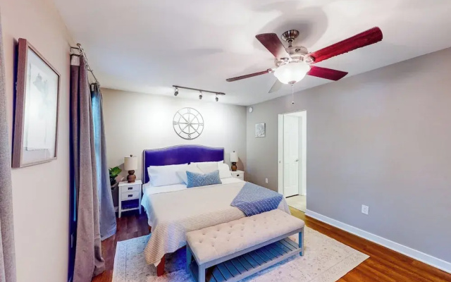 3BR Dog-friendly Retreat w/ Fireplace & Patio