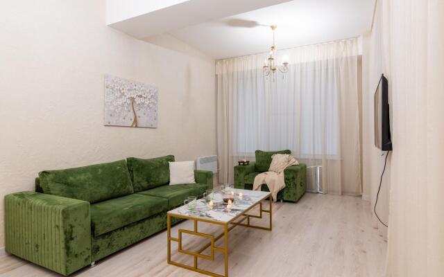 Bon voyage на улице Даниялова