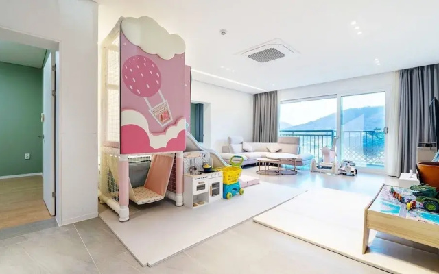 Gapyeong Pinetree Kids Pool Villa
