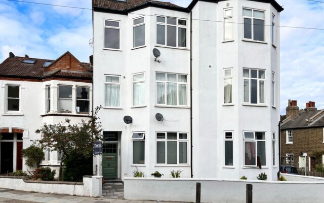 The Wandsworth Gem - Astonishing 3bdr Flat