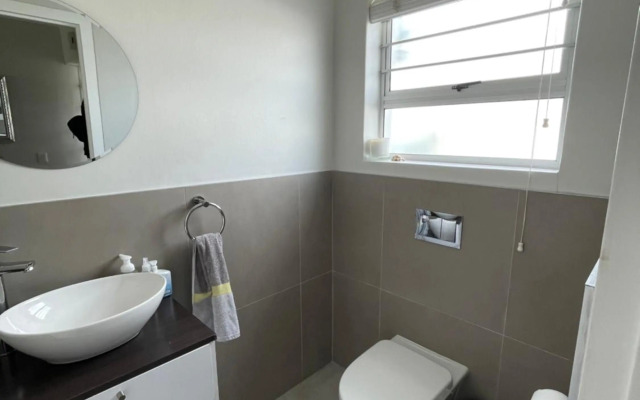 Stunning holiday house 1min walk from the Dolphin beach