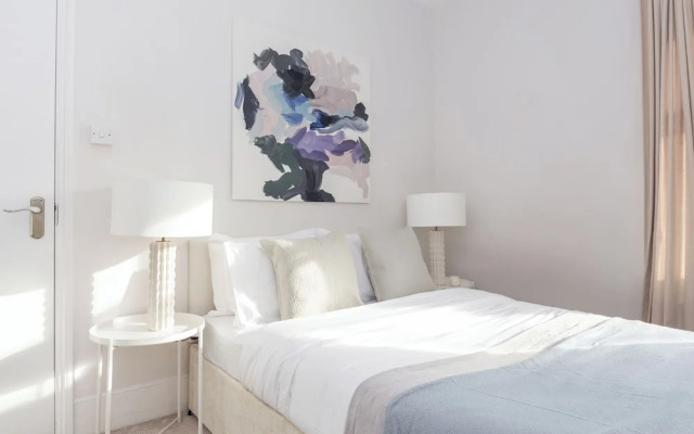 Newly Renovated Large 4-5 Bedroom House