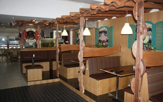 Arkadia Hotel & Hostel