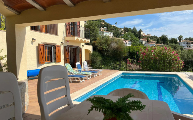 Beautiful holiday home in Calonge with private pool