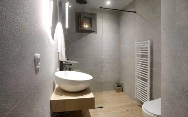 Damona 2BR Luxury Home With Garden