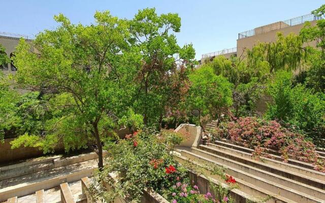 Cosy Studio in Mamilla, free parking up to 5 ppl