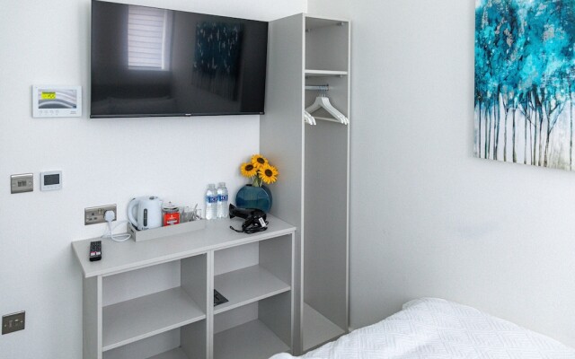 Superior Compact Studio Close to Amenities