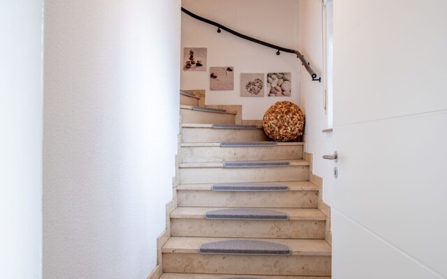 Helles Apartment mit eigenem Stellplatz