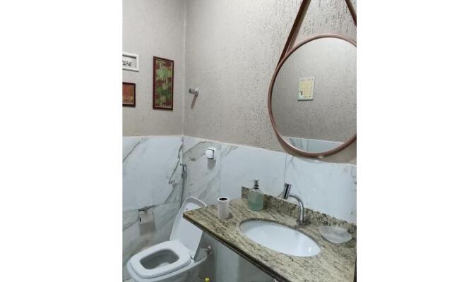 Casa com piscina, churrasqueira, 3 suítes com ar condicionado