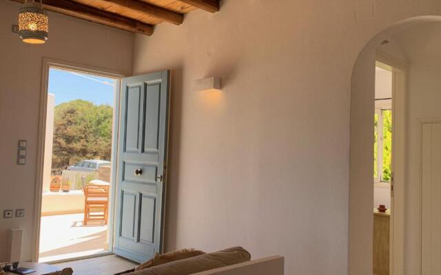 Rosemary Residence in Ampelas. 3 bedroom house