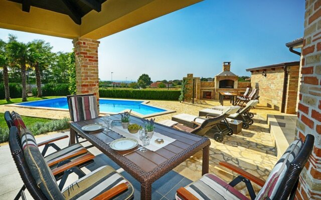 Beautiful Holiday House With Private Pool and Terrace