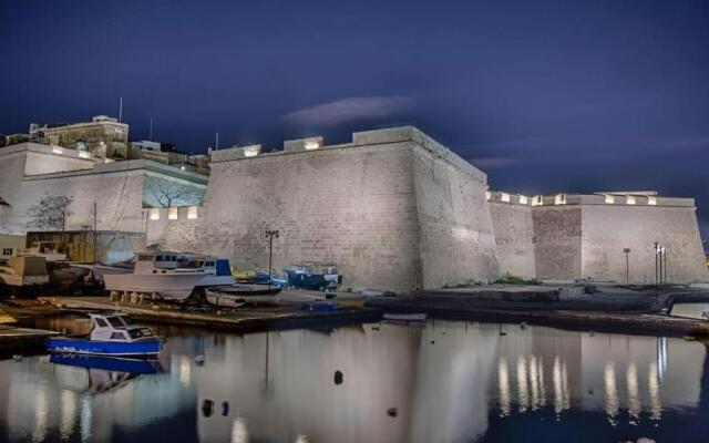 1500 Little Pink House in Kalkara Creek