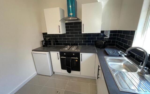 3 bedroom Garden apartment next to craig-y-don park