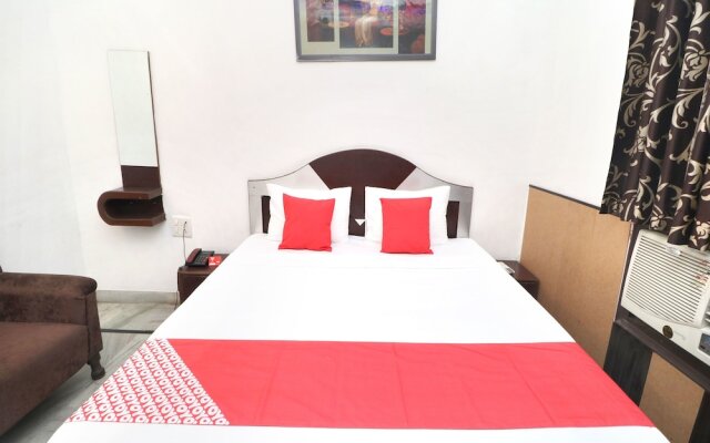 OYO 14985 Hotel S K