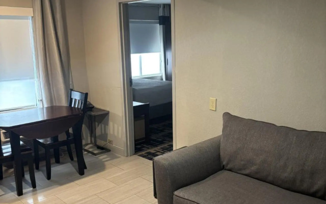 Four Points by Sheraton Charlotte - Lake Norman