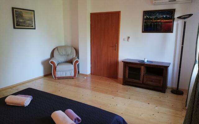 Villa Valeta 500 Meters From the Beach