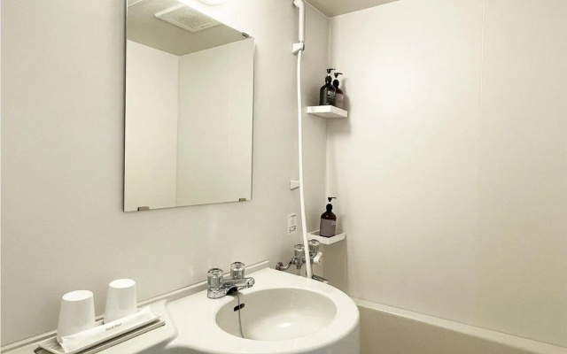 CHECKinn Osaka Shinimamiya – Bathroom – Osaka