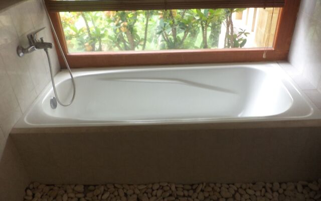 D. Ayu Guest House and Spa