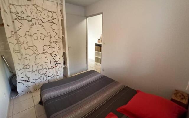 Appartement F2 proche des criques et thalasso