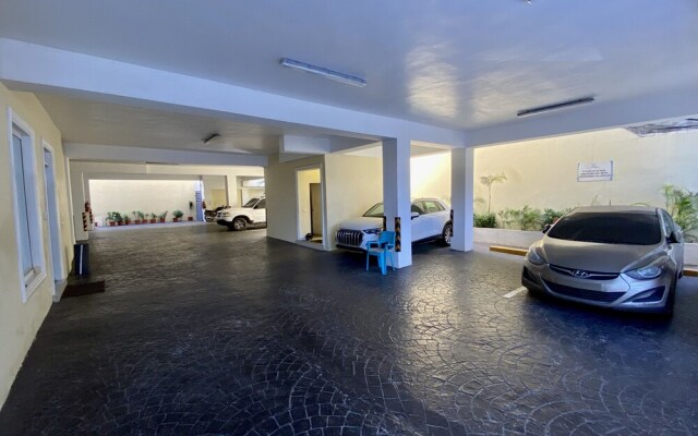 Hotel Shakey