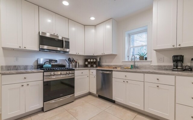 2439 Grays Ferry