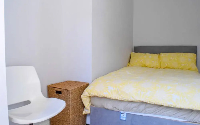Cosy 2 Bedroom Home