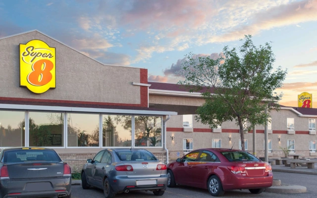 Super 8 by Wyndham Brandon MB