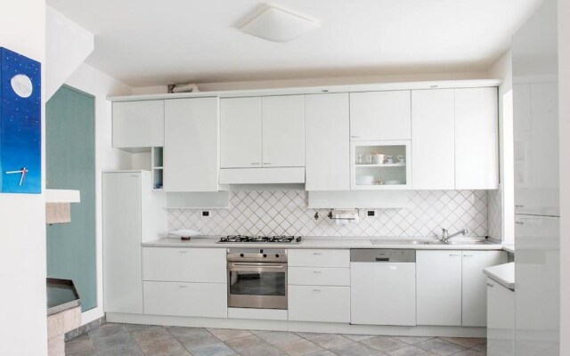 S02 - Sirolo, Villetta in Pietra Con Terrazzo Dx