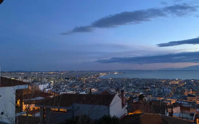 Stunning city view apt & parking space at Old town