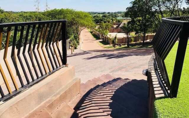 Kings Hotel And Gallery