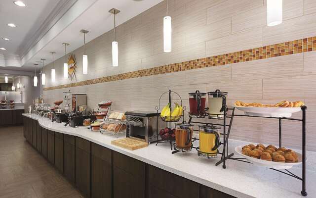 La Quinta Inn & Suites by Wyndham Houston Channelview