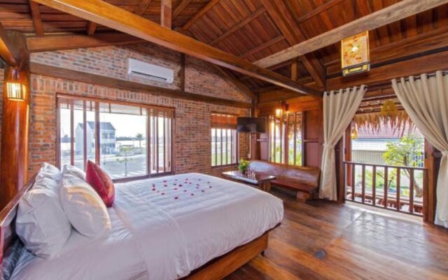 Wooden Lodge Homestay