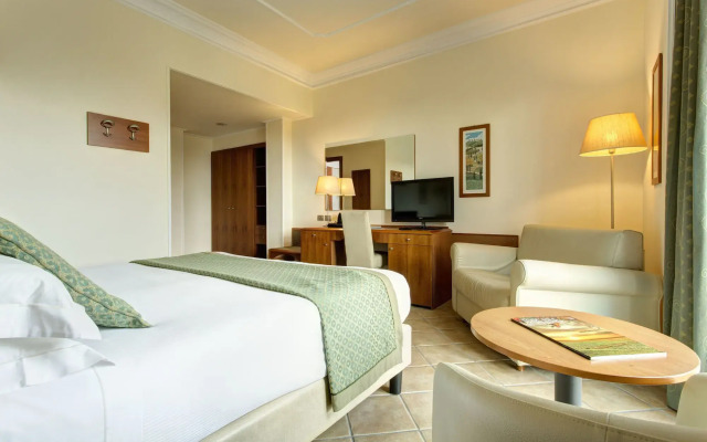 Hotel Athena