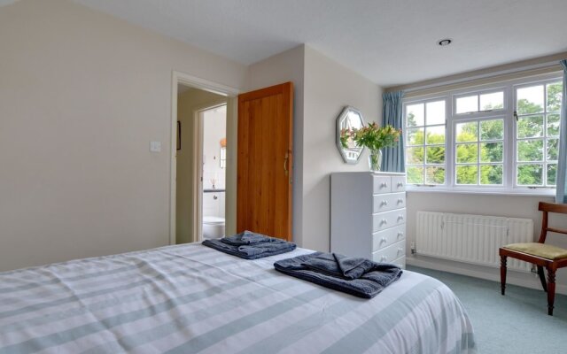 Spacious Holiday Home in Tunbridge Wells Near City Centre