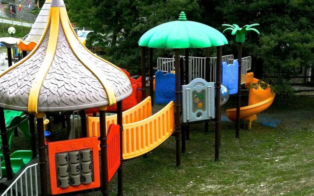 Snug Mobile Home in Toscana With Garden