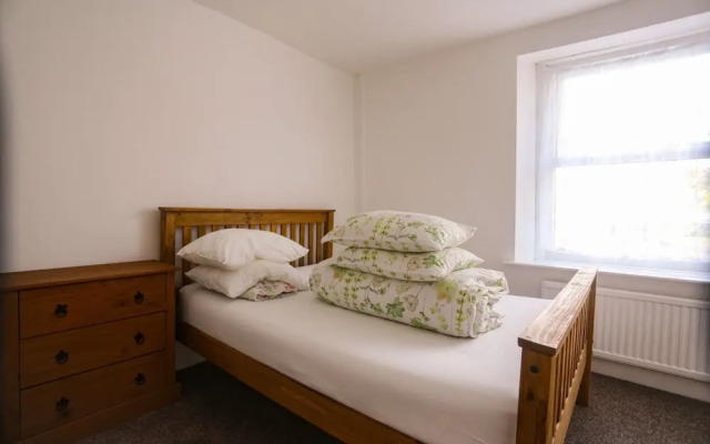 2-bed Apartment, Sleeps 6, 8-min Walk to Centre