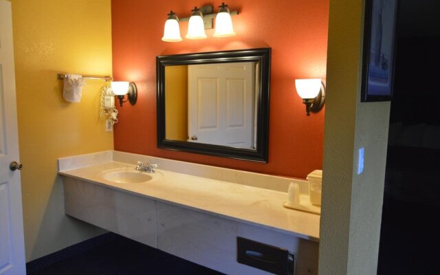 Travel Plaza Inn