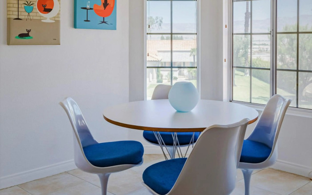 Elegant modern Palm Desert getaway