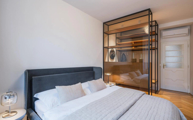 Sophisticated Apartment in Vinohrady by Prague Days