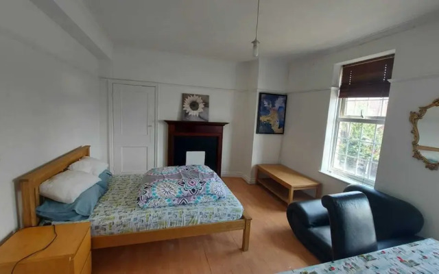 London Edgware Station Apartment