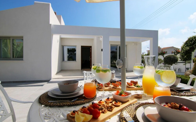 Phaedrus Living: Luxury Villa Ellison