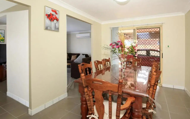 Kingfisher - Pet-Friendly - 10 Mins to Hyams Beach