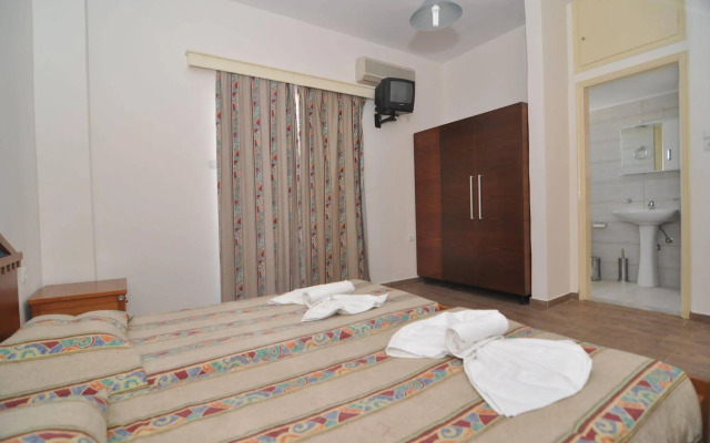 HOLLYWOOD Suites