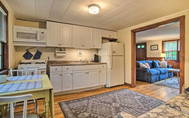 South Yarmouth Cottage ~ Half Mi to Beaches!