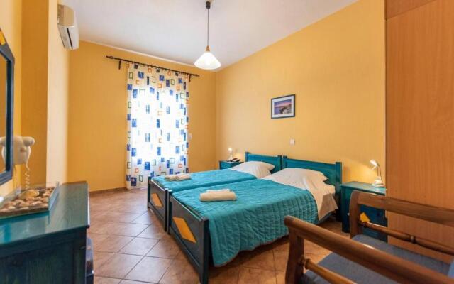 Santorious Spacious Apartment