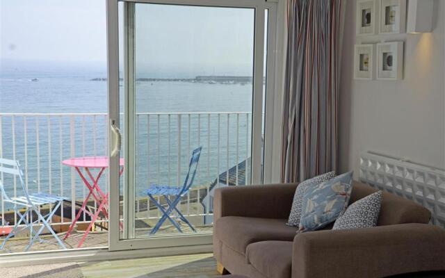 9 Bay View Court