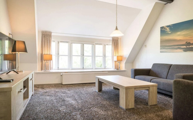 Farmhouse Apartment Near De Slufter