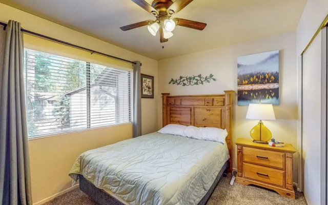 3BR Condo w/ Fire Pit & Full Kitchen