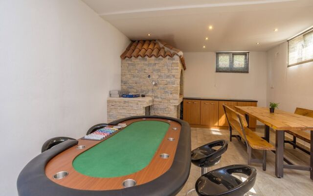 Magnificent Villa Mande With Pool, Vrana Lake