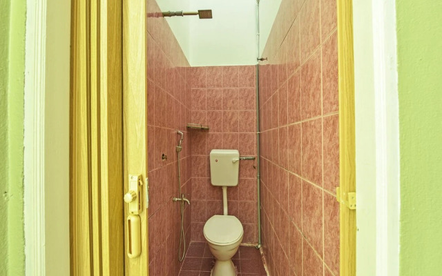 Oyo 90639 Hotel Azimah